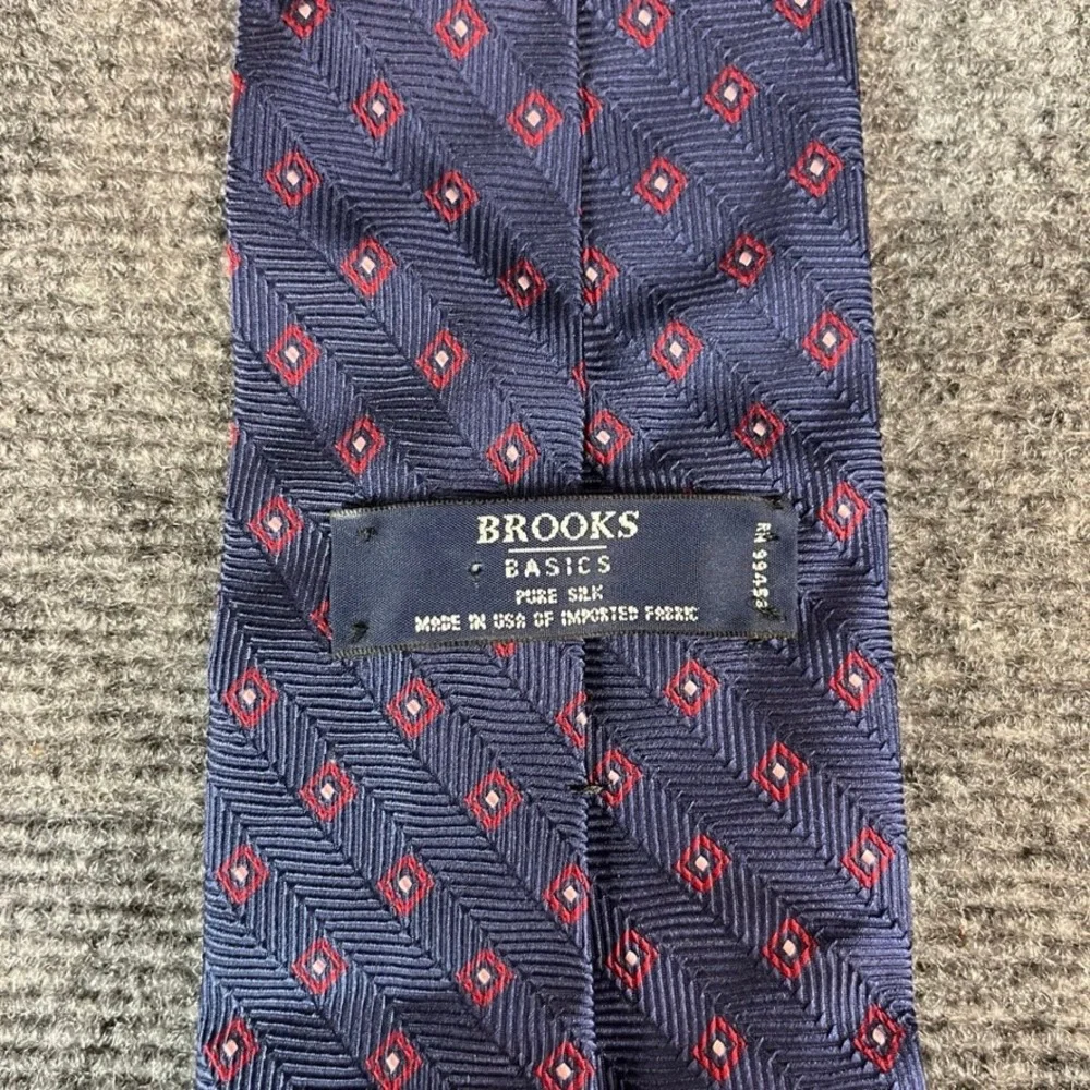 Brooks Brothers Basics Navy Blue Silk Tie Red Diamond Herringbone USA Made